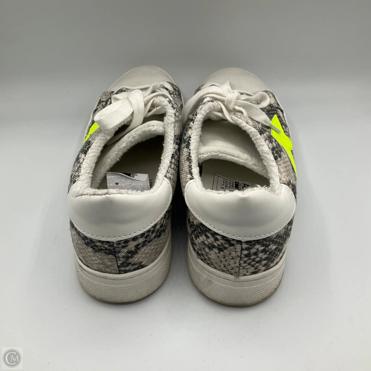 Shoes Sneakers By Clothes Mentor In Animal Print, Size: 7.5
