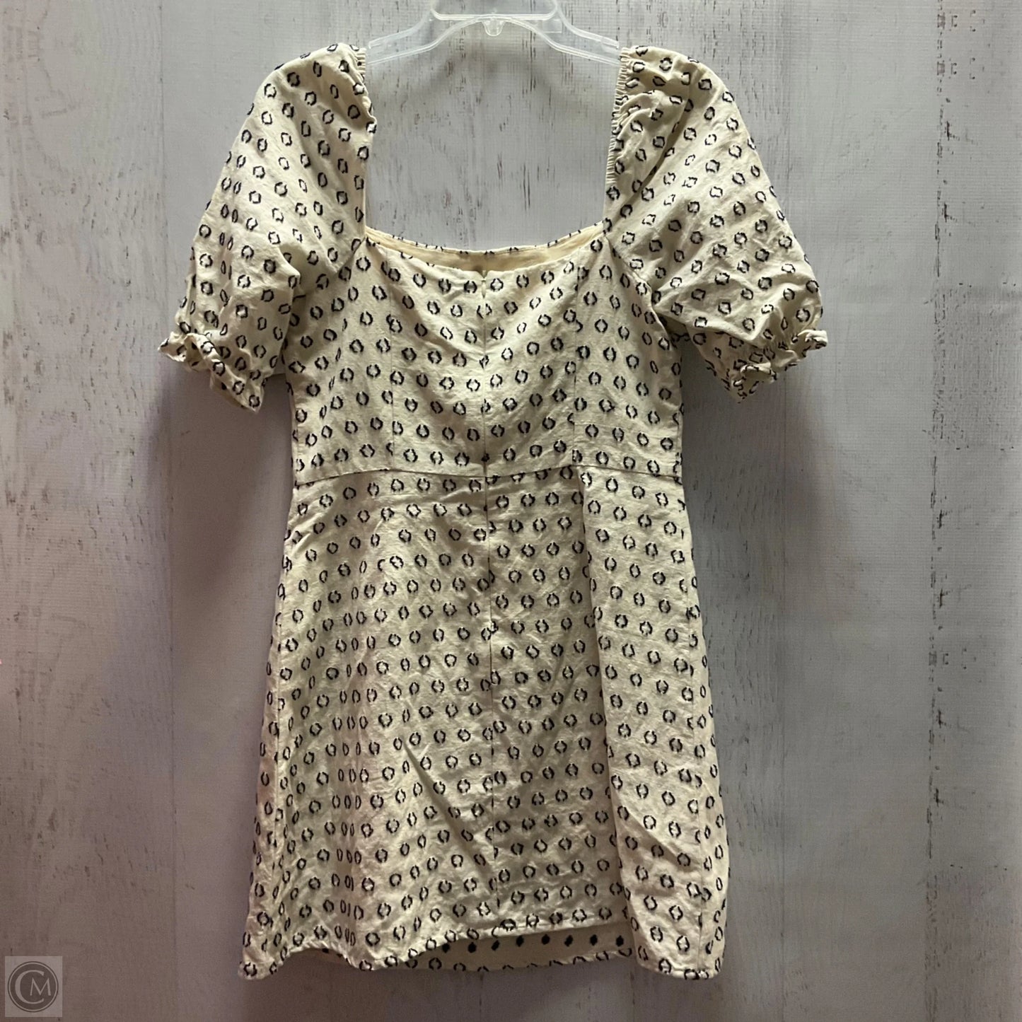 Dress Casual Short By Clothes Mentor In White, Size: M