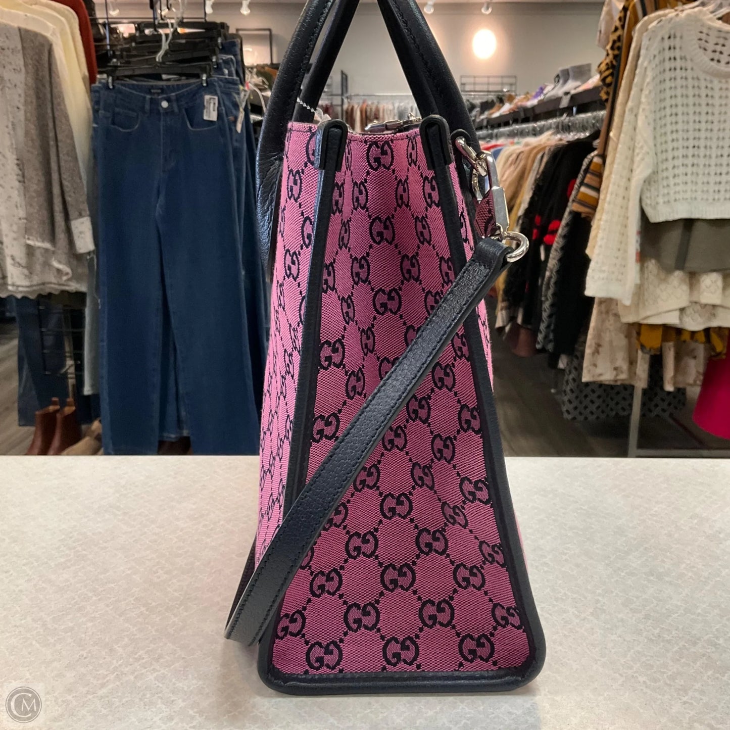 Handbag Luxury Designer By Gucci, Size: Medium