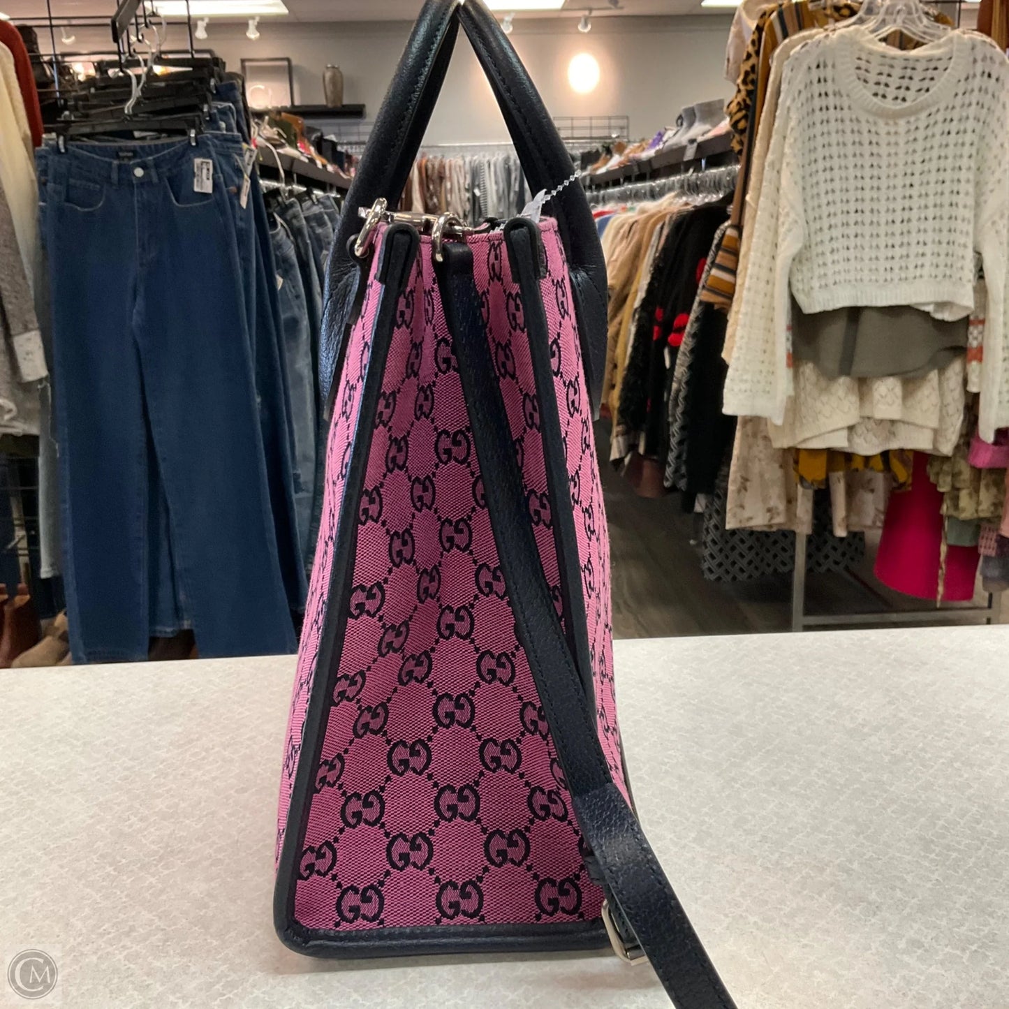 Handbag Luxury Designer By Gucci, Size: Medium