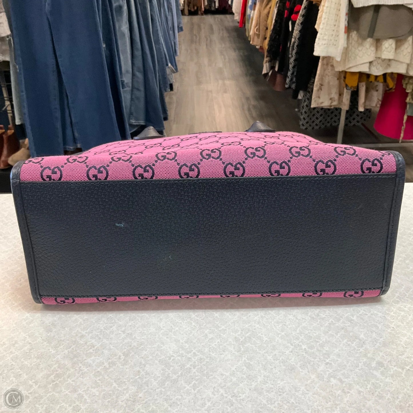 Handbag Luxury Designer By Gucci, Size: Medium