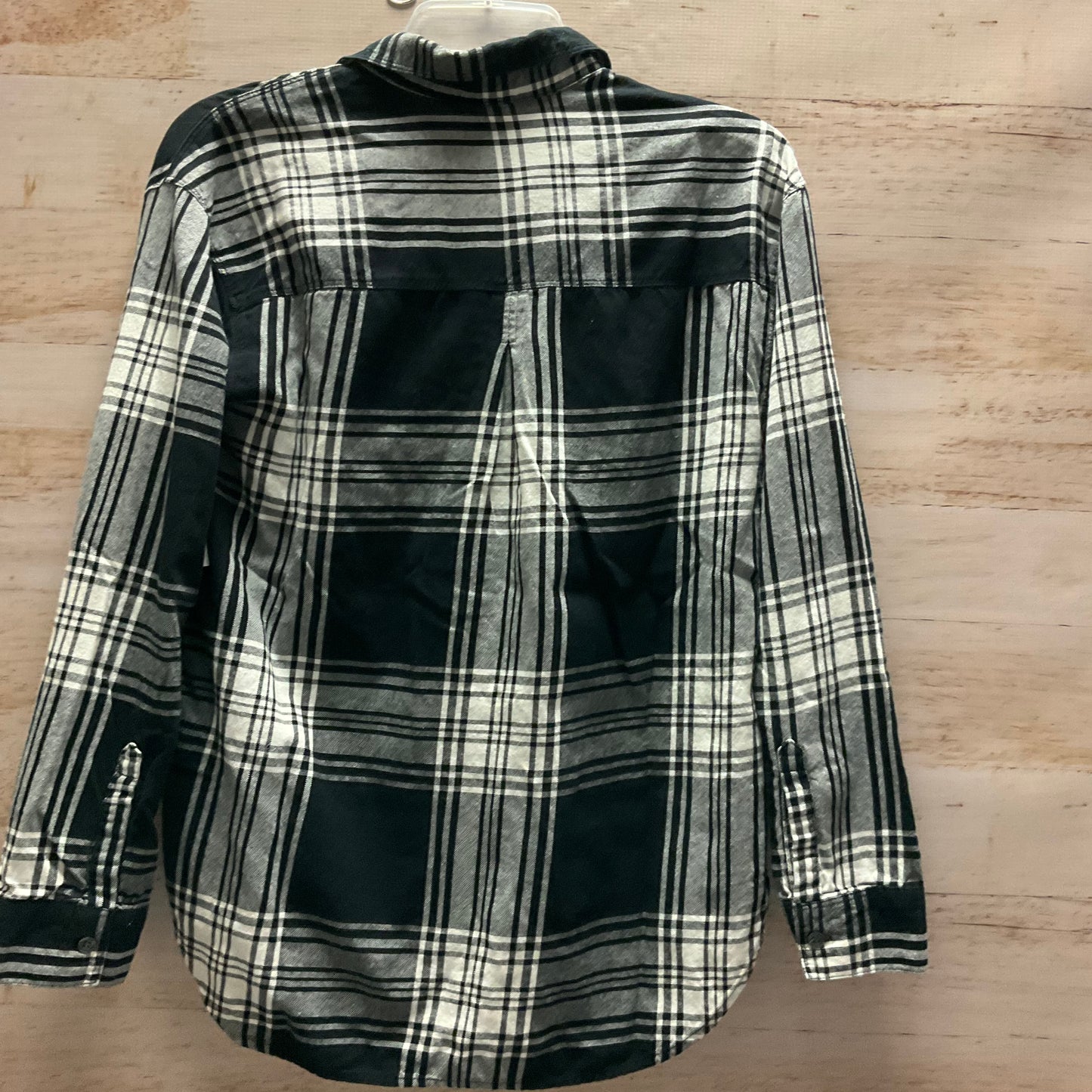 Top Long Sleeve By Old Navy In Plaid Pattern, Size: S