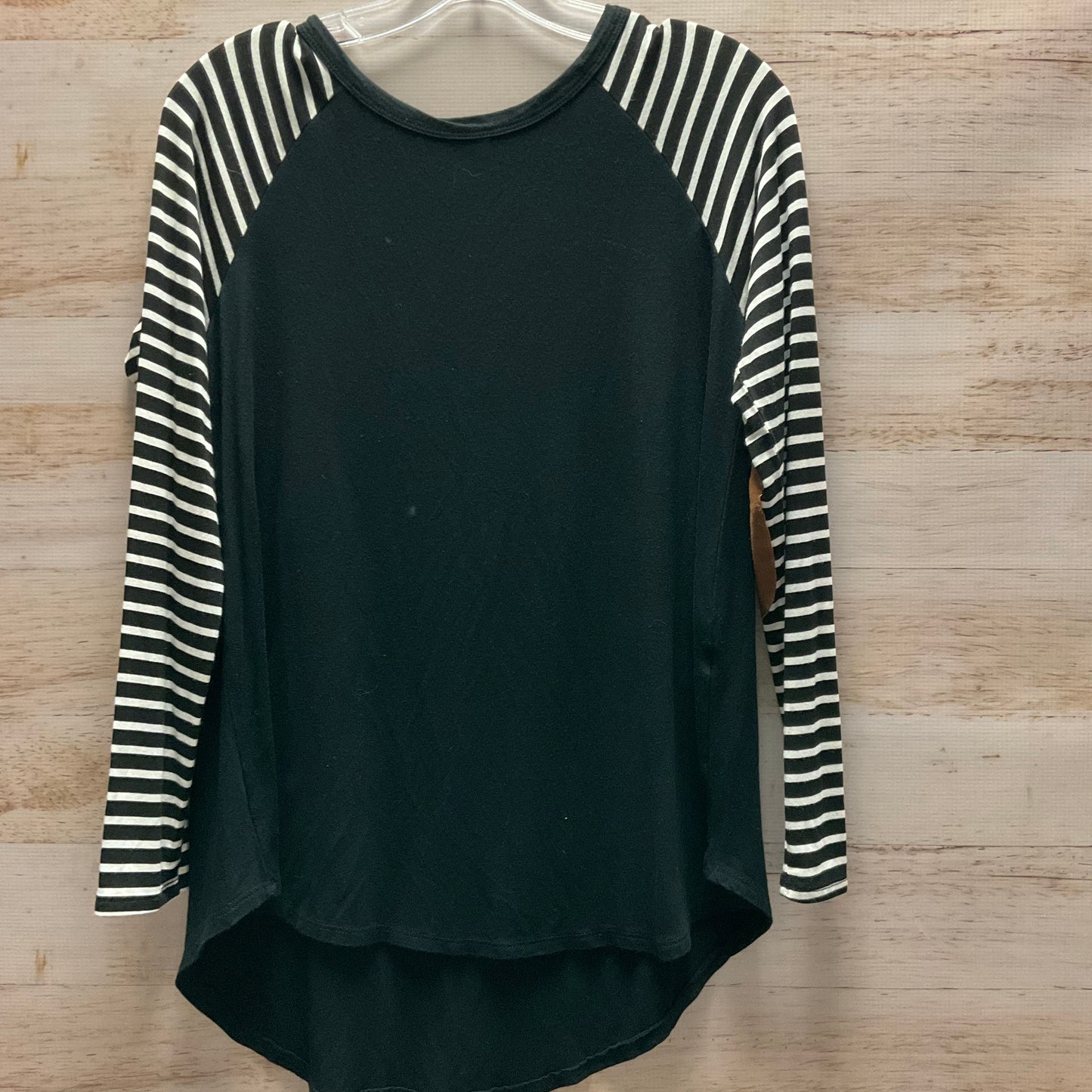 Top Long Sleeve By Clothes Mentor In Black, Size: S