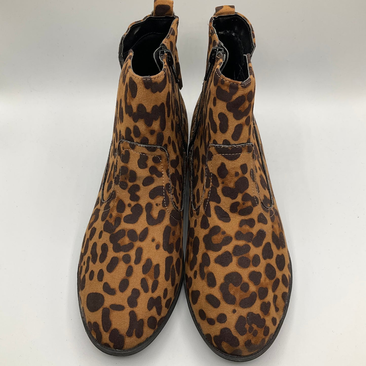 Boots Ankle Flats By Clothes Mentor In Animal Print, Size: 5