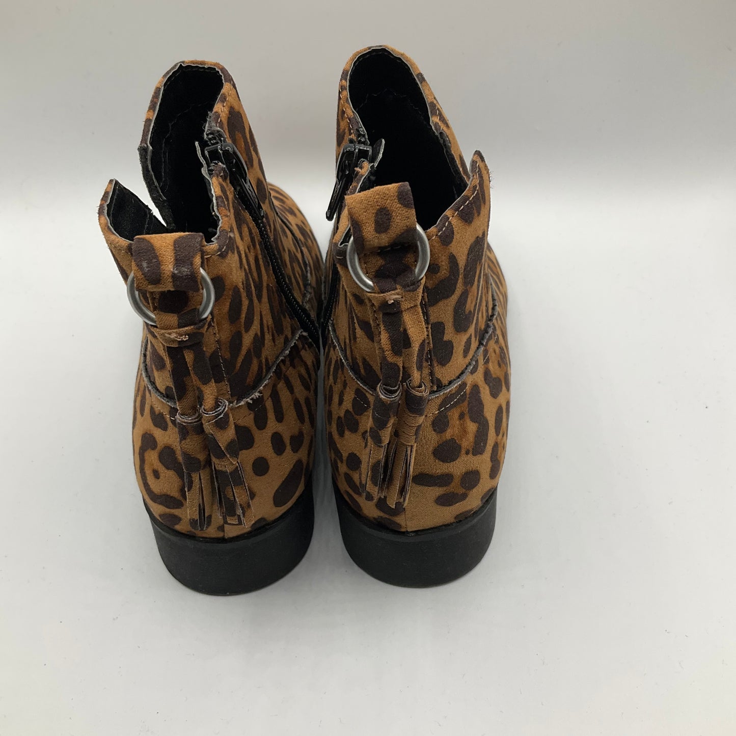 Boots Ankle Flats By Clothes Mentor In Animal Print, Size: 5