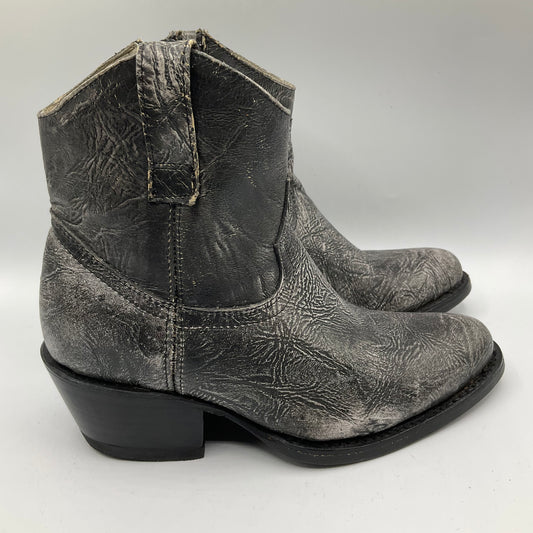 Boots Ankle Heels By Clothes Mentor In Grey, Size: 5.5