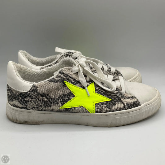 Shoes Sneakers By Clothes Mentor In Animal Print, Size: 7.5