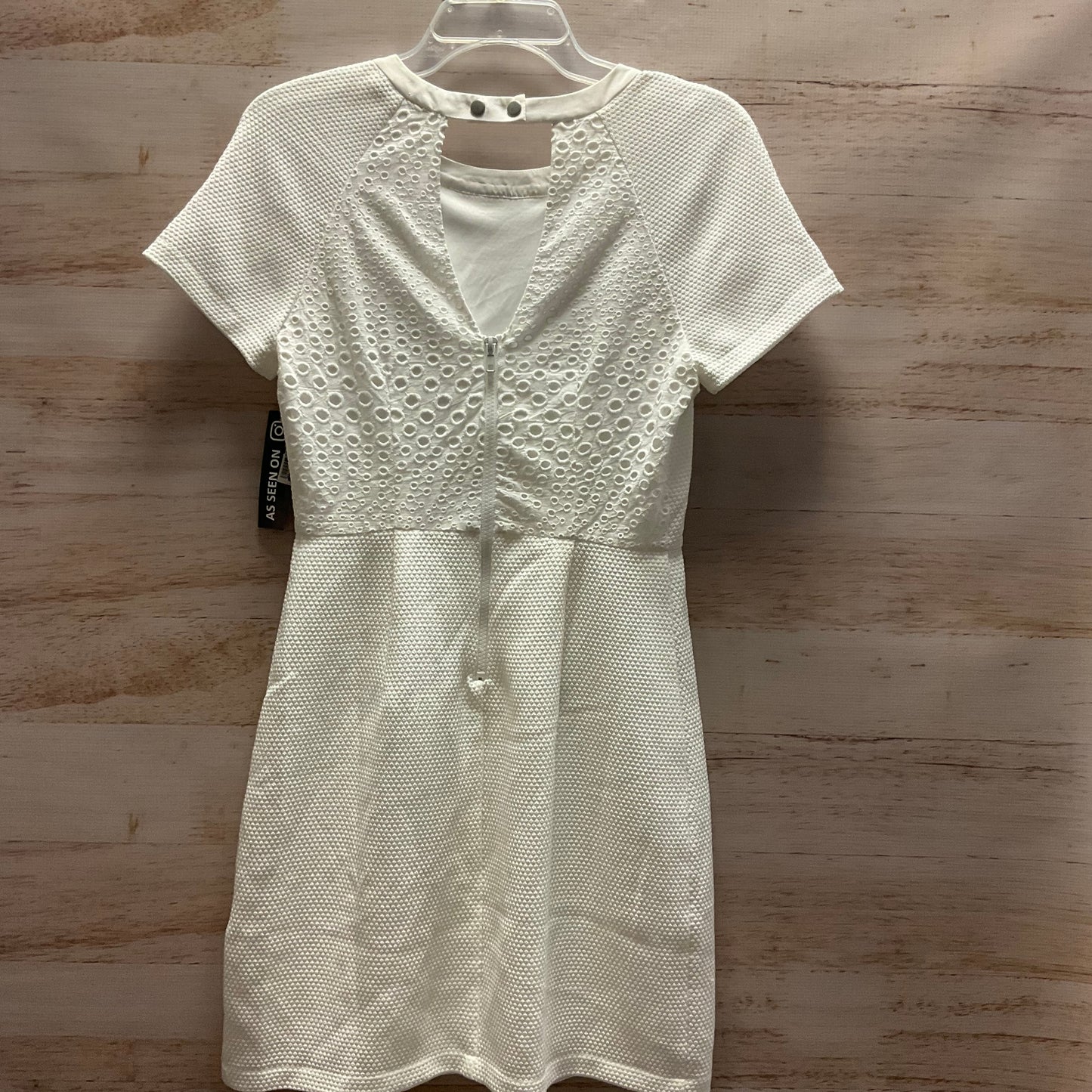 Dress Casual Short By Clothes Mentor In White, Size: M