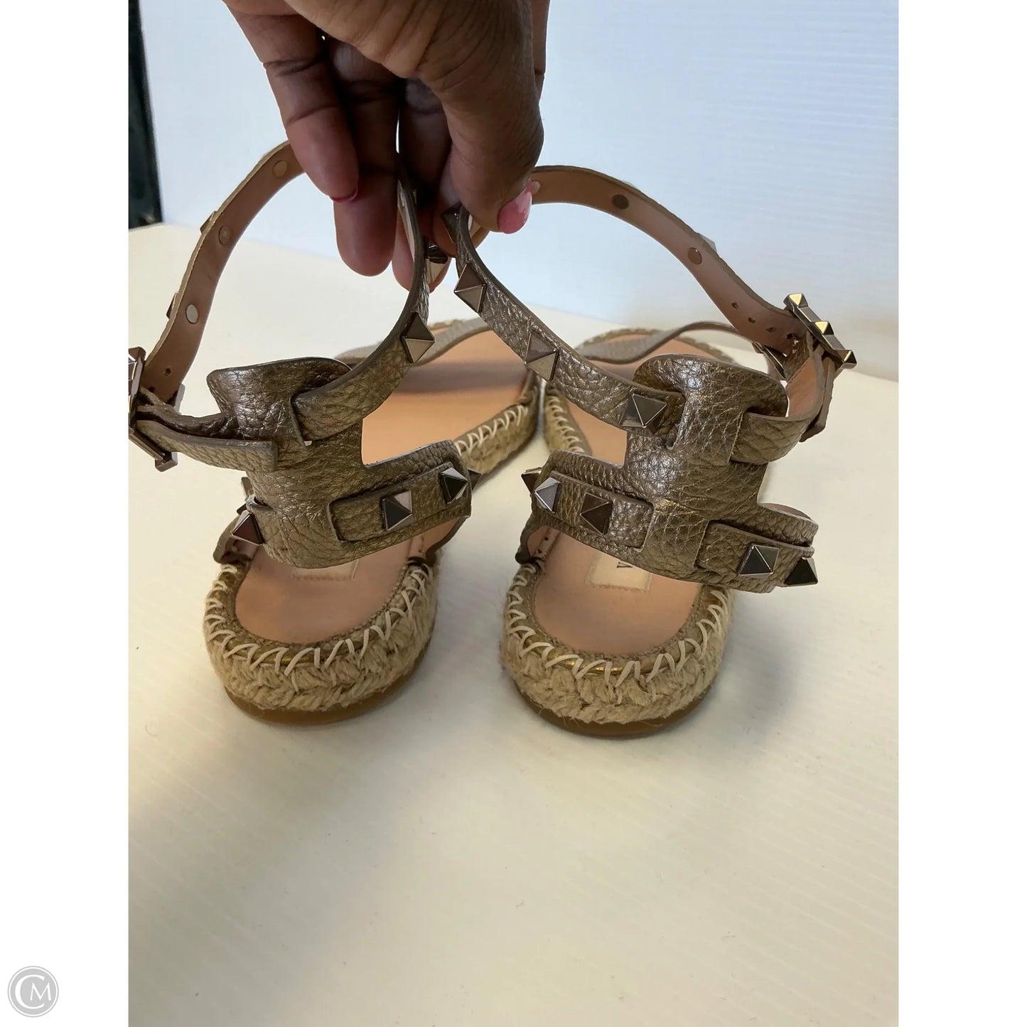 Sandals Designer By Valentino-garavani In Gold, Size: 9