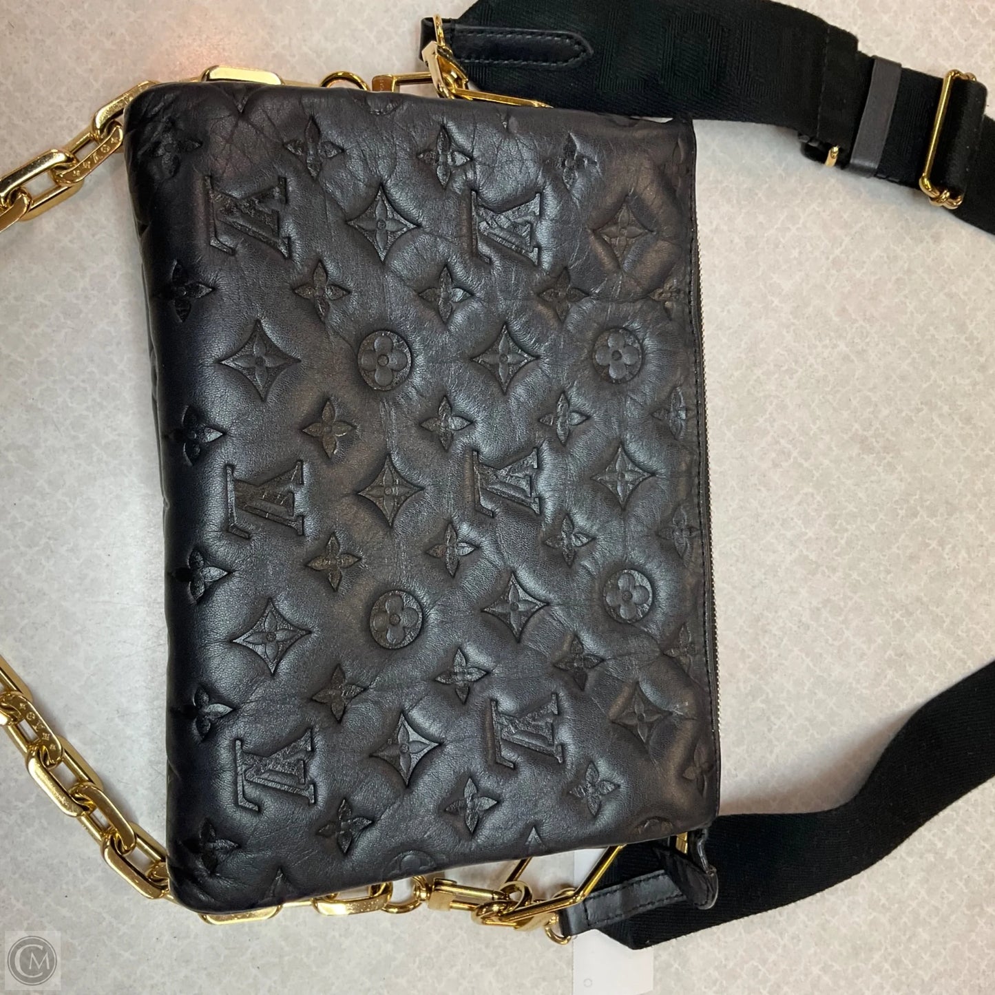 Crossbody Luxury Designer By Louis Vuitton, Size: Medium