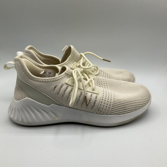 Shoes Athletic By Clothes Mentor In Ivory, Size: 8.5