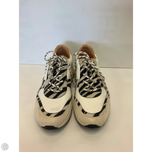 Shoes Sneakers By Oasis Society In Animal Print, Size: 9