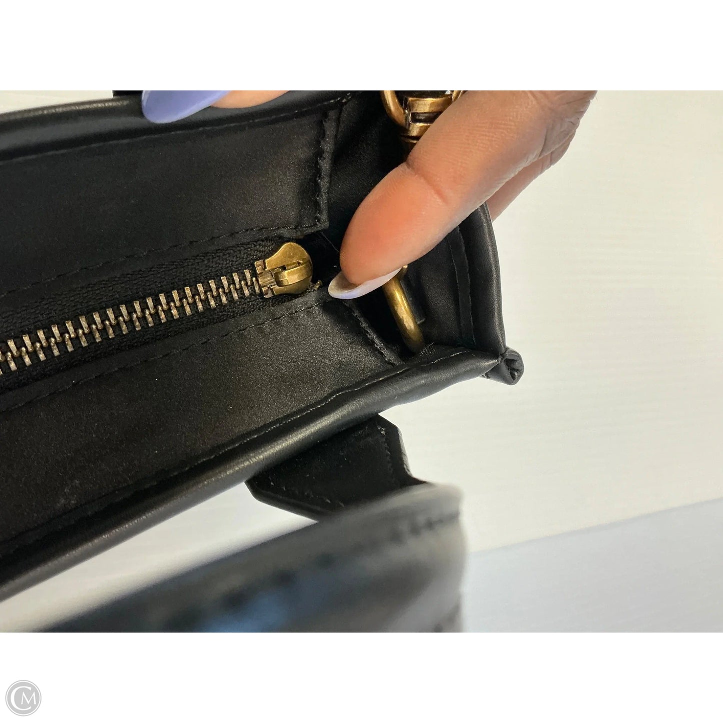 Crossbody Designer By Kurt Geiger, Size: Small