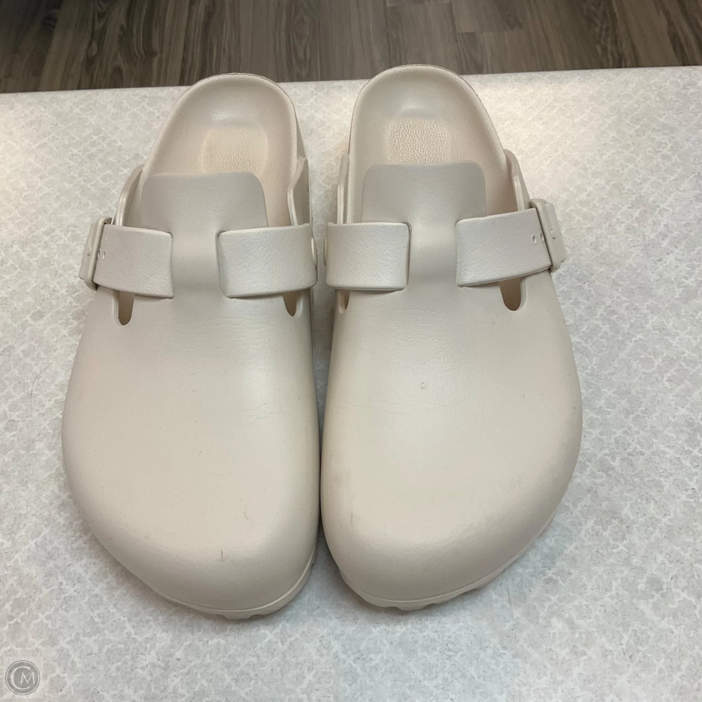 Sandals Flats By Birkenstock In White, Size: 10