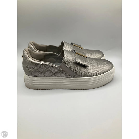 Shoes Flats By Clothes Mentor In Silver, Size: 10
