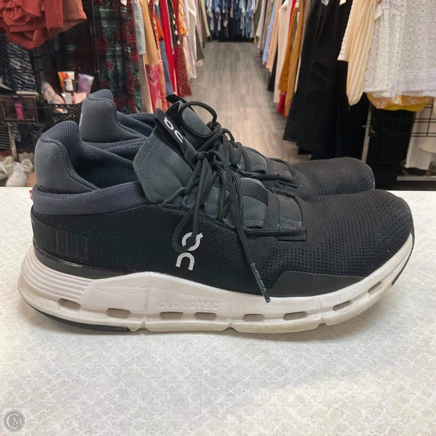 Shoes Sneakers By Clothes Mentor In Black, Size: 9.5