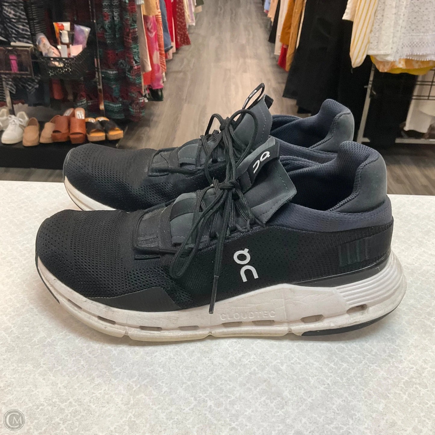 Shoes Sneakers By Clothes Mentor In Black, Size: 9.5